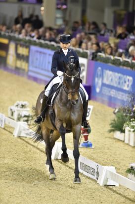 Foto: Dorothee Schneider und Santiago holten sich mit sagenhaften 78,902 Prozent den Sieg bei der 24. Auflage des NÜRNBERGER BURG-POKAL in der Frankfurter Festhalle - Fotograf: Karl-Heinz Frieler