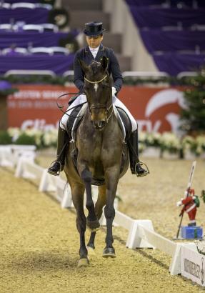 Foto: Dorothee Schneider und Santiago setzten die erste Meßlatte im Nürnberger Burg-Pokal - Fotograf: Stefan Lafrentz
