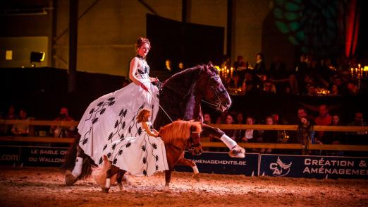 Foto: Mélie Philippot wird bei der Amadeus Horse Indoors 2017 mit ihrem einzigartigen „Puppendressur-Pas-de-deux“ bezaubern - Fotograf: © Antoine Bassaler