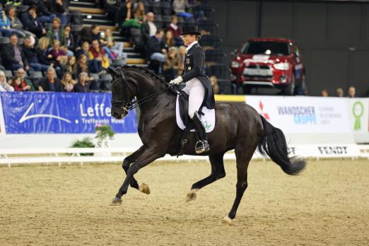 Foto: Isabell Werth mit Weihegold OLD - Fotograf: sportfotos-lafrentz.de