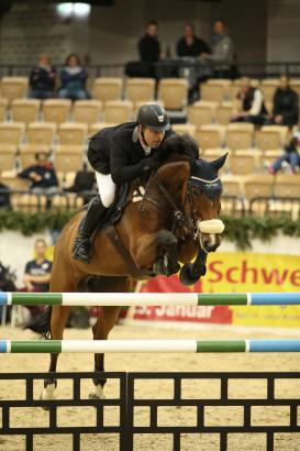 Foto: Sieger Philip Loven mit "Schleifensammlerin" Ulonka N - Fotograf: ACP Andreas Pantel