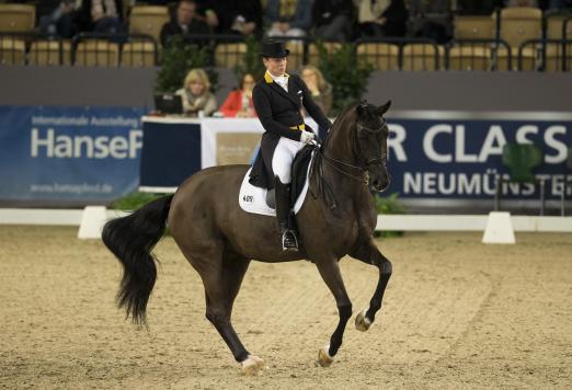 Foto: Sorgten für das Spitzenergebnis der VR Classics am Samstag - Isabell Werth und Weihegold OLD - Fotograf: Stefan Lafrentz