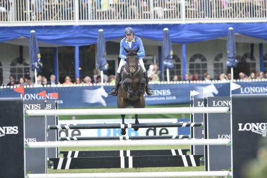 Foto: Christian Ahlmann gewann 2013 die Longines Global Champions Tour in Hamburg mit Codex One - Fotograf: Frieler