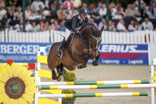 Foto: Laura Klaphake mit Silverstone G / GOLD - Fotograf: Stefan Lafrentz