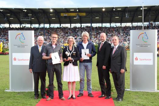 Foto: Hans Kauhsen (Aufsichtsrat ALRV), Remco Veurink, Ludwiga von Korff, Arnd Bronkhorst, Ralf Fleischer, Geschäftsführer Rheinischer Sparkassen- und Giroverband und Hubert Herpers, Vorstandsvorsitzender der Sparkasse Aachen