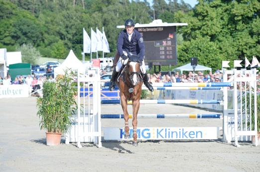Foto: Ganz weit vorn im Großen Preis beim KMG Cup 2014 - Thomas Kleis mit For Success - Fotograf: Karl-Heinz Frieler