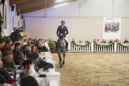 Foto: Die 10. Oldenburger Special Edition fand in der weihnachtlich geschmückten Dressurhalle in Vechta statt - Fotograf: OLD Art