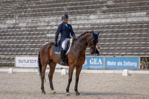 Foto: Michael Jung auf fischerChipmunk (Platz 1) erleichtert nach der Prüfung - Fotograf: Vanessa Scheffe