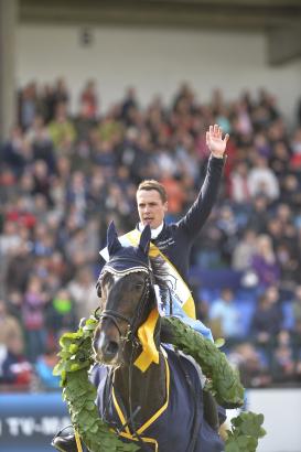 Foto: Gilbert Tillmann und Hello Max gewannen das Deutsche Springderby im vergangenen Jahr - Fotograf: Karl-Heinz Frieler