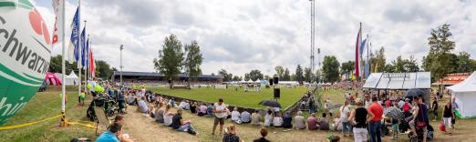 Foto: Die Stadien und Plätze im fürstlich-fürstenbergischen Schlosspark locken in jedem Jahr zehntausende Besucher zum CHI Donaueschingen. 2019 findet dort die EM der Vierspänner statt - Fotograf: Stefan Lafrentz