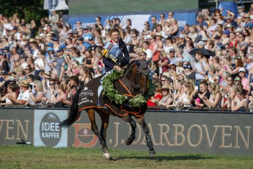 Foto: Wer wird Nachfolger von Derby-Sieger Matthew Sampson (GBR) und Gloria van Zuuthoeve am 2. Juni 2019 in Klein Flottbek? - Fotograf: Sportfotos-Lafrentz