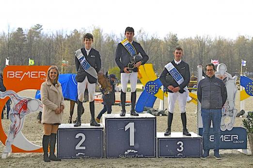 Foto: Prizegiving/ Siegerehrung BEMER Young Riders Tour Opglabeek with/ mit Antoine Emann, Thibeau Spitz, Roy van Beek and/und Alexander Durban (BEMER) - Fotograf: OrgSP