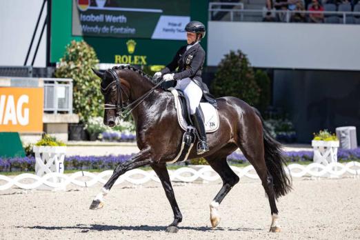 Foto: Isabell Werth und ihre Wendy, die mit der deutschen Dressur-Mannschaft den Sieg im Lambertz Nationenpreis beim CHIO Aachen 2025 holten - Fotograf: CHIO Aachen/Jasmin Metzner
