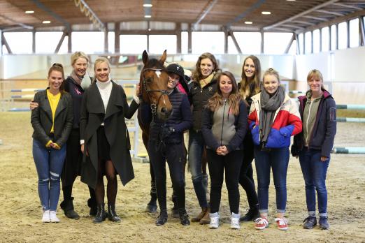 Foto: Die Pink Kids zu Gast bei Janne Friedrike Meyer-Zimmermann - Fotograf: Aenne Müller