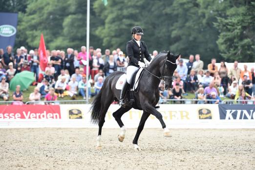Foto: Dorothee Schneider und Sezuan, souveräne Gewinner der WM-Qualifikation. - Fotograf: Karl-Heinz Frieler