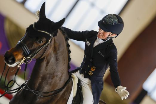 Foto: Hat das Herz absolut am rechten Fleck- die Schöne Scarlett FRH - Fotograf: Sportfotos-Lafrentz.de