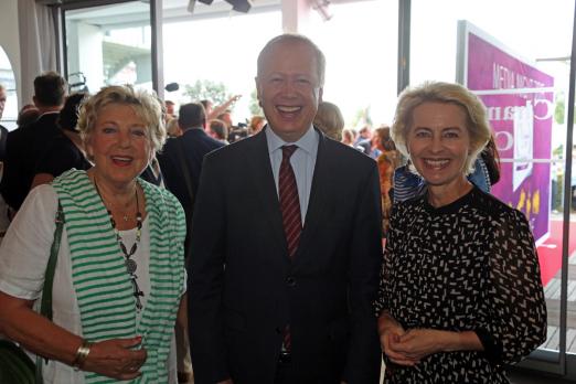 Foto: Ursula von der Leyen, Tom Buhrow und Schauspielerin Marie-Luise Marjan - Fotograf: Aachen 2015/ Strauch