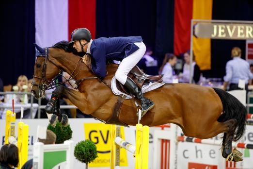 Foto: Niederländer Gert Jan Bruggink erfolgreich im Sattel von Vampire (Marome Nw x Voltaire) beim AGRAVIS-Cup 2017 in Oldenburg - Fotograf: Stefan Lafrentz