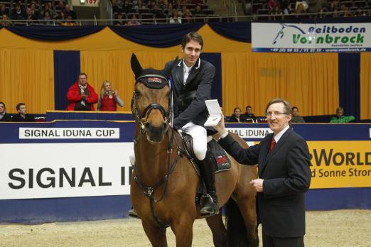 Foto: Denis Nielsen beim Signal Iduna Cup in Dortmund 2012 - Fotograf: sportfotos-lafrentz.de