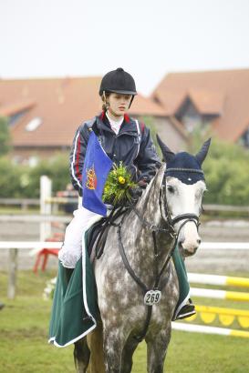 Foto: Jessica Runge, Siegerin des LVM Cup Springen in Fehmarn - Fotograf: Sebastian Haas