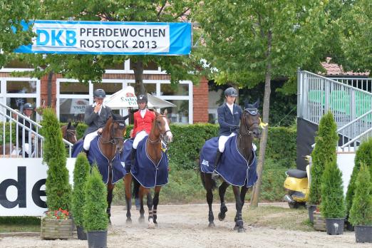 Foto: Gewinner der ersten Qualifikation zum Großen Preis v.l. Dirk Klaproth, Karin Ernsting, Nisse Lüneburg - Fotograf: Karl-Heinz Frieler 