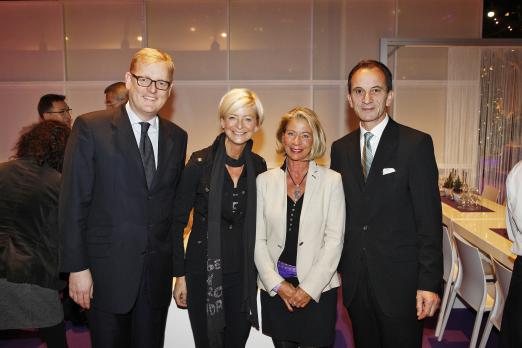 Foto: Gastgeber des Empfangs beim Internationalen Frankfurter Festhallen Reitturnier: Stadtrat Markus Frank, die Veranstalter Ann Kathrin Linsenhoff und Bettina Schockemöhle und Hessens Staatsminister Michael Boddenberg - Fotograf: Thomas Hellmann 