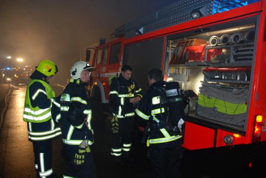 Foto: Feuer in Stallgebäude in Ottenbüttel - Fotograf: Kreisfeuerwehrverband Steinburg 