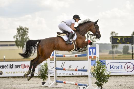 Foto: Sieger Zwei Phasen S - Tabea Lausenmeyer auf Chuanita - Fotograf: Fotoagentur Dill 