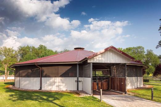 Foto: Longierhalle Außenansicht - Fotograf: Röwer & Rüb
