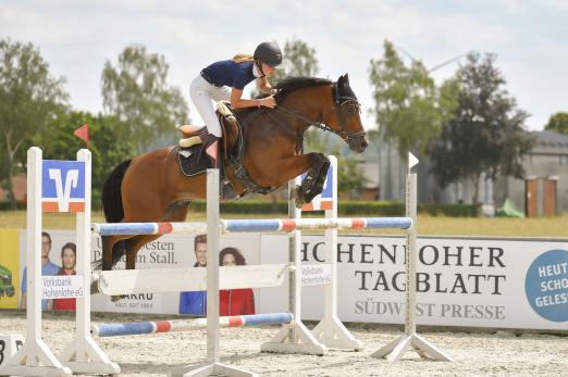 Foto: Pony Springen - Fotograf: Fotoagentur Dill 
