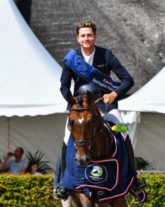 Foto: Lucas Wenz und sein gekörter Holsteiner Hengst Union City gewannen souverän das Future Championat der fünfjährigen Springpferde, Preis der U.P. Sporthorses GmbH - Fotograf: RathmannVerlag/Malina Blunck