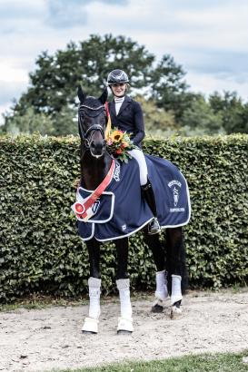 Foto: Westfalen-Champion der fünfjährigen Dressurpferde: Fiete v. Fashion in Black NRW - Fotograf: Maikefotografie