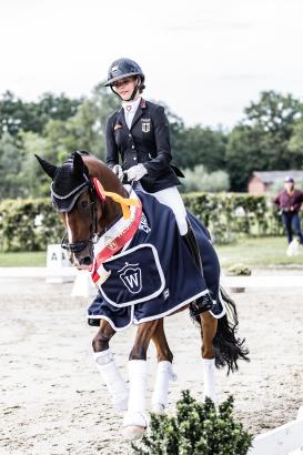 Foto: Westfalen-Champion der fünfjährigen Dressurponys: Candyman v. FS Clarimo - Fotograf: Maikefotografie)