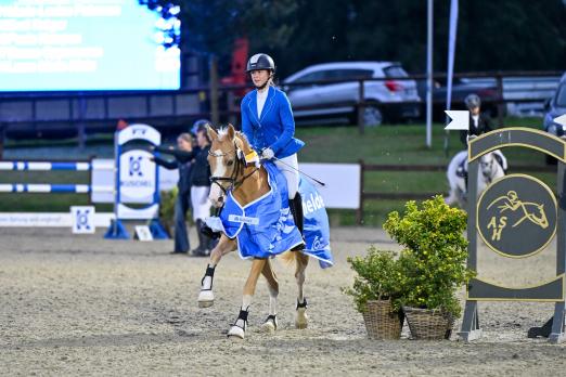 Foto: Marie-Louise Petersen vom RV St. Hubertus e.V. Rendsburg und ihr Ponyhengst Casanova galoppierten beim Havekoster Springfestival zum Sieg im Kuschel Cup - Fotograf: RathmannVerlag/Lena Magens Foto: Marie-Louise Petersen vom RV St. Hubertus e.V. Rendsburg und ihr Ponyhengst Casanova galoppierten beim Havekoster Springfestival zum Sieg im Kuschel Cup - Fotograf: RathmannVerlag/Lena Magens