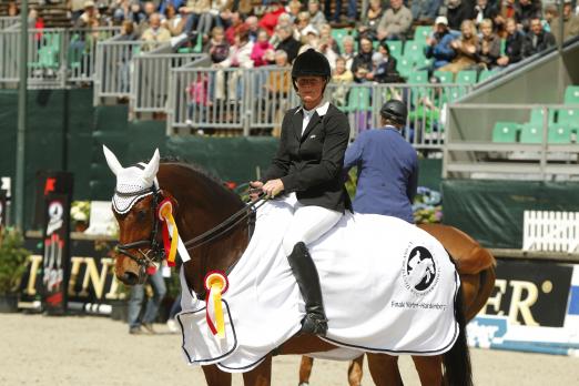 Foto: Vorjahressiegerin des VGH-Preises beim Hardenberg Burgturnier, Petra Höltgen mit Chirio - Fotograf: sportfotos-lafrentz.de