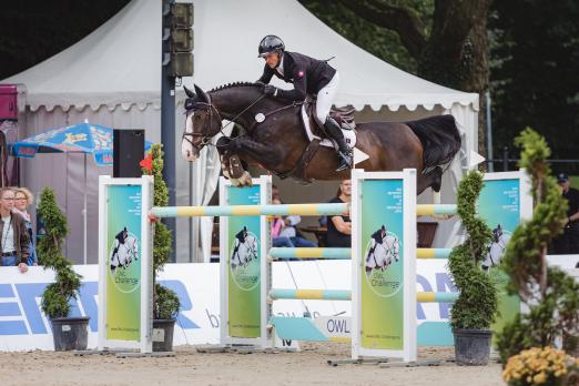 Foto: Mathis Schwentker und Quix sprangen auf dem Paderborner Schützenplatz zum Sieg - Fotograf: © JohannaMilsePhotography.com