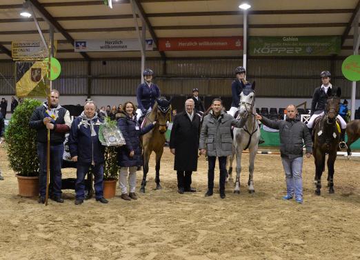 Foto: Gewannen die Mannschaftspremiere - der Ländliche RuFV Kirchhellen aus der Nachbarschaft Gahlens glänzte mit schnellen und fehlerlosen Runden - Fotograf: Fotodesign Feldhaus