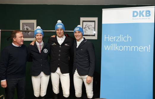 Foto: Die Sieger im Preis der Deutschen Kreditbank AG: Amke Stroman, Andre Thieme und Michael Christofoletti mit Veranstalter Herbert Ulonska - Fotograf: Stefan Lafrentz