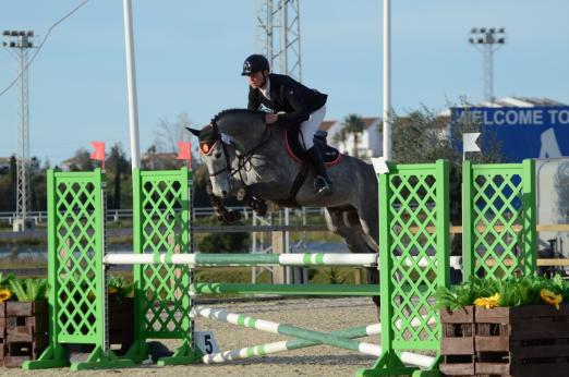 Foto: Benjamin Raustrick mit Hessen - einer von mehreren erfolgreichen Briten bei der Costa del Sol Equestrian Tour - Fotograf: Veranstalter