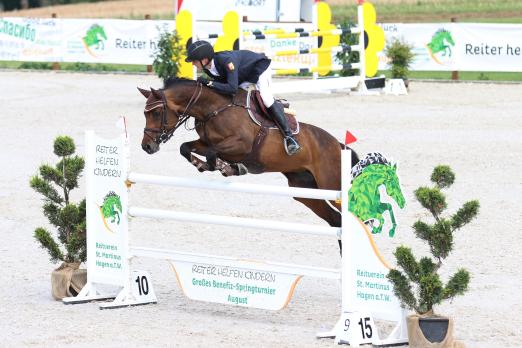 Foto: Großer Sport beim Benefizreitturnier 2021 - Fotograf: Sina Müller