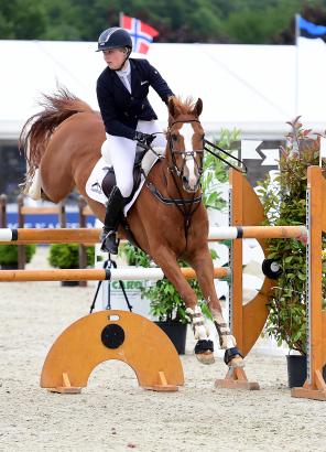 Foto: Emily Ward (Großbritannien) & King Mac waren die Sieger in der Einlaufprüfung der Junioren - Fotograf: Fotodesign gr. Feldhaus