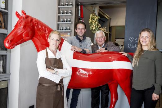 Foto: Haben den Blicken in Richtung Hagen gerichtet: v.l. Cornelia Poletto, Denis Nielsen, Ullrich Kasselmann und Anna Kasprzak - Fotograf: Pauline von Hardenberg