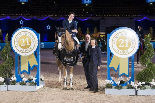 Foto: Edouard Schmitz (SUI) gewinnt mit Balenciana K den MUNICH INDOORS Gold Cup - Fotograf: Thomas Hellmann