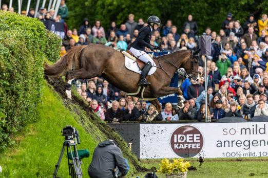 Foto: Das 91. Deutsches Spring-Derby CSI4* - Derby präsentiert von IDEE KAFFEE wurde gewonnen von Casandra Orschel (POL) mit Dacara E - Fotograf: Sportfotos-Lafrentz.de