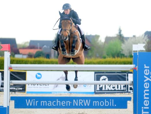 Foto: Auch Holger Hetzels Tochter Laura wird versuchen, bei den „Tiemeyer x Hetzel Young Horse Masters“ vorne mitzumischen