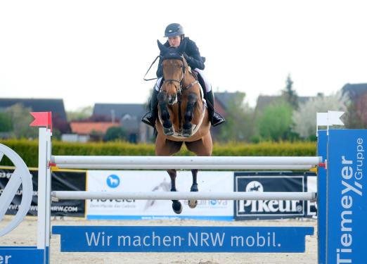 Foto: Waren im Großen Preis von Goch nicht zu schlagen: Laura Hetzel und ihr „Goldengel“ Angel d´Or - Fotograf: Hartwig
