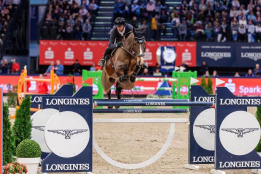 Foto: Der schnelle Franzose Julien Anquetin hat ein klare Ziel vor Augen: das Longines FEI Jumping World Cup™ Final in Riad - Fotograf: Sportfotos-Lafrentz.de