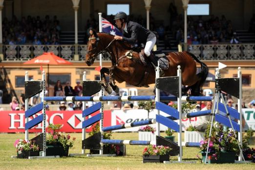 Foto: Christopher Burton made Adelaide history with the catch ride, TS Jamaimo, owned by Stephanie Pearce, when winning the HSBC CCI4*, second leg of the FEI Classics™ 2013/2014 series. - Fotograf: Julie Wilson/FEI