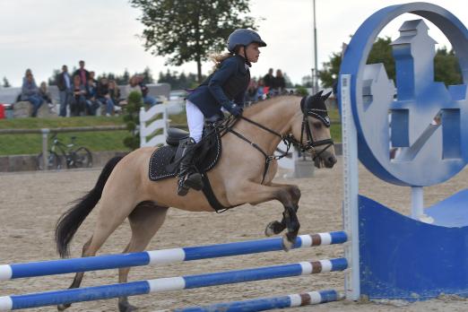 Foto: Leonie Assmann und King beim Kids Cups in Kirchstockach - Fotograf: Fotoagentur Dill