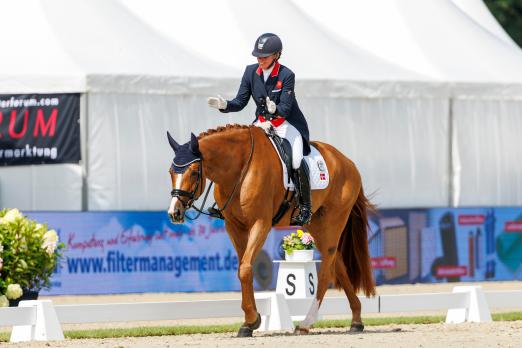 Foto: Quinn G und Fiona Bigwood siegten in der Qualifikation der Siebenjährigen - Fotograf: Sportfoto Lafrentz